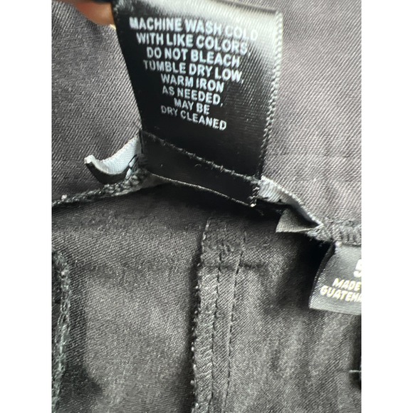 Courtenay Junior SMALL Sz 5 Black Bermuda Dress Shorts w/ Belt Loops Cuffed Hem - Picture 8 of 8